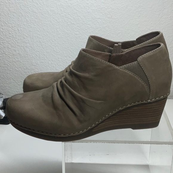 Dansko Sheena Leather Ankle Bootie Tan / Mushroom Size 40 - Picture 6 of 7